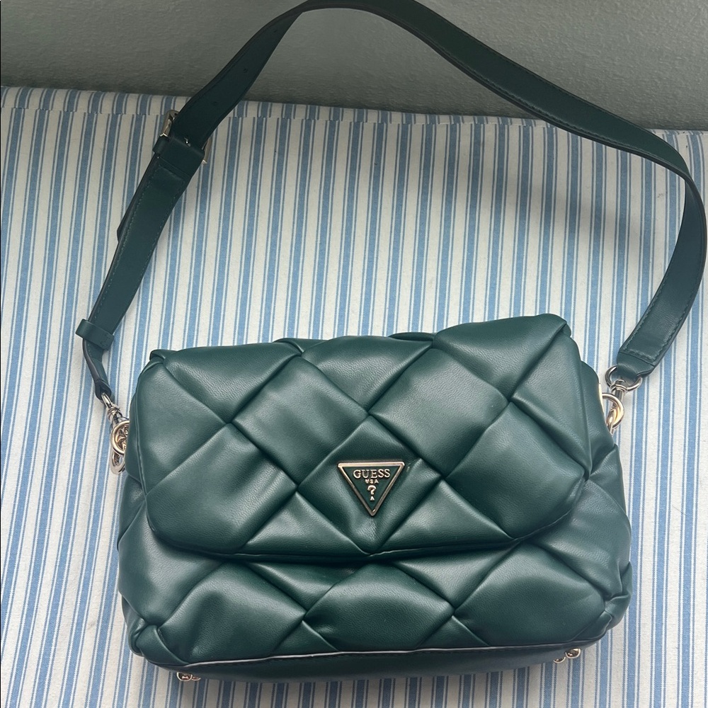 2/30$ NWOT GUESS Dark Green Quilted Faux Leather Purse